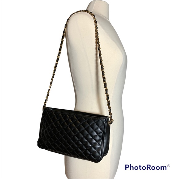 Black quilted vegan leather purse with gold chain straps - Picture 2 of 9